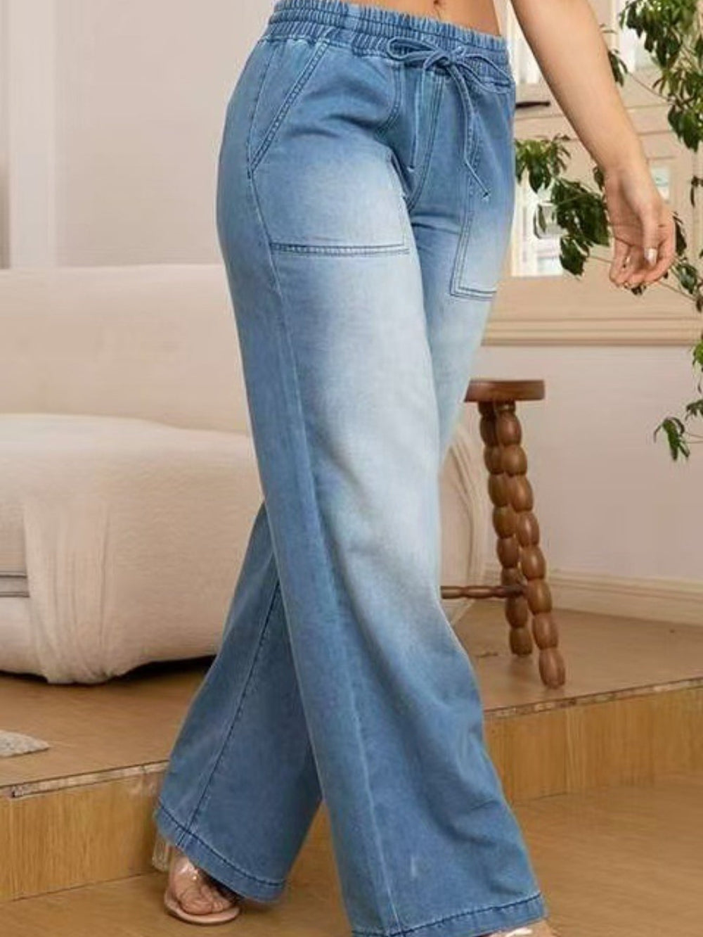 Relaxed Wide-Leg Jeans