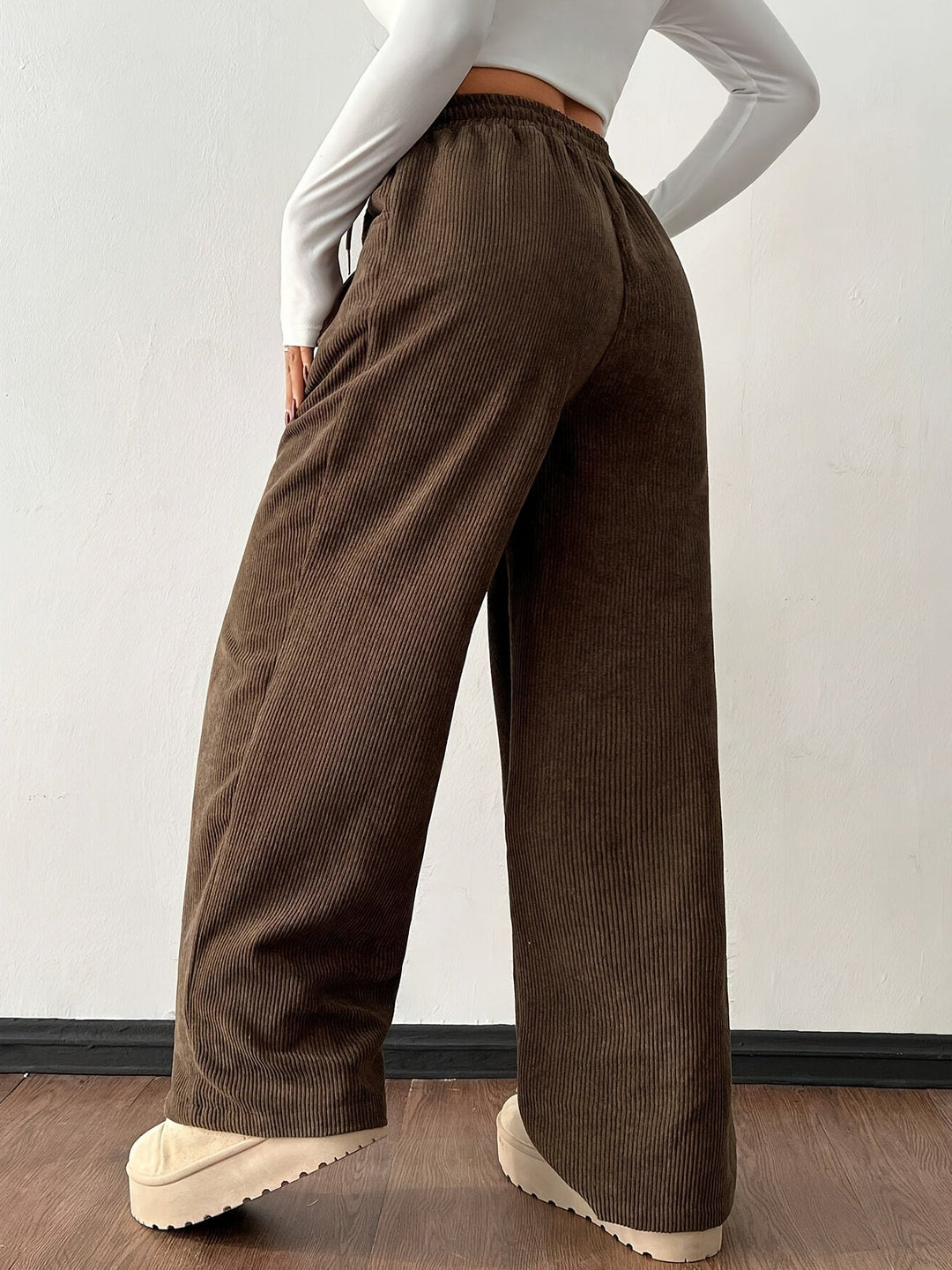 Relaxed Wide-Leg Pants